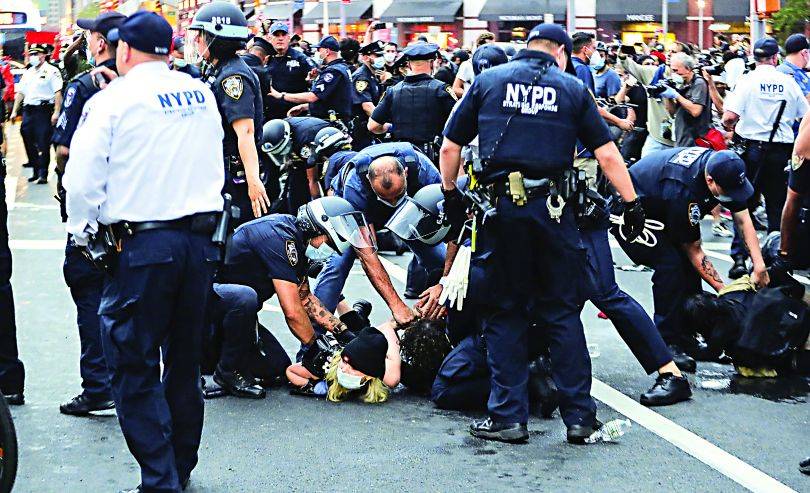 美国骚乱示威持续升级特朗普被带到地下室避难