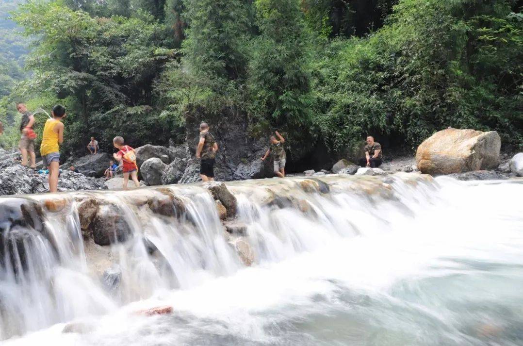 成都zui适合带孩子去的玩水地,人少景美不打挤,一定要去!_九龙沟