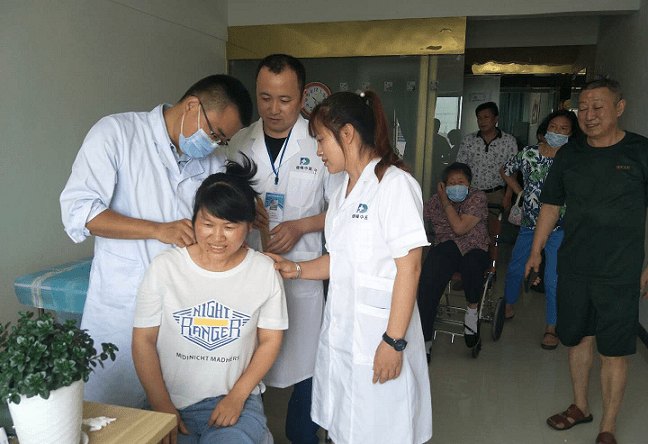 "独龙针法"名医再聚雪峰山,"义诊寻根"话传承