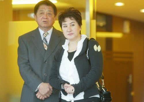杨丽花与洪文栋1983年结婚,在此之前,洪文栋还有过一段婚姻,与前妻一