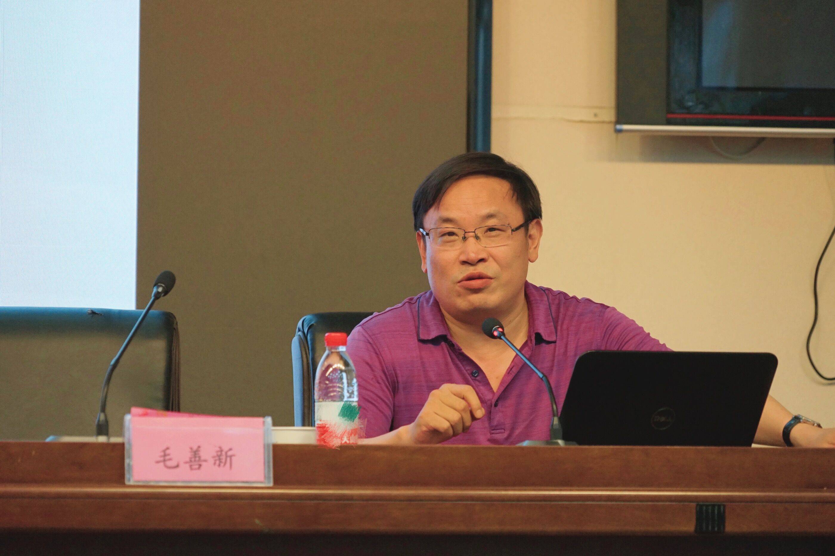 常德市教科院书记毛善新指导常德市七中师生科学备考