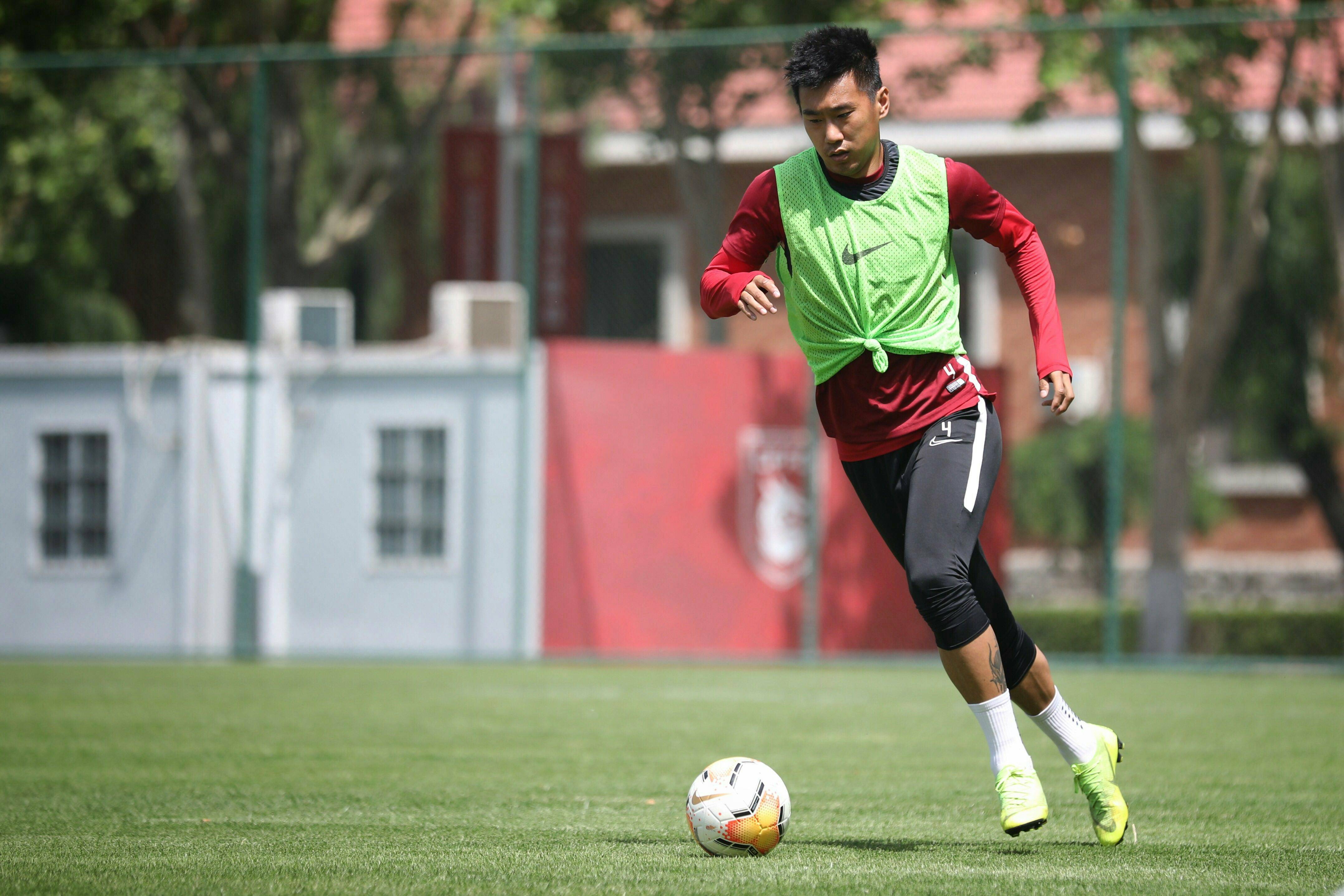 中超开赛未定河北华夏训练中,国脚董学升归队亮相