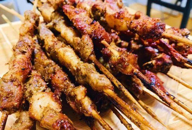 原创吃遍大连丨烟火缭绕的市井味,咱们咋就那么稀罕新疆大串