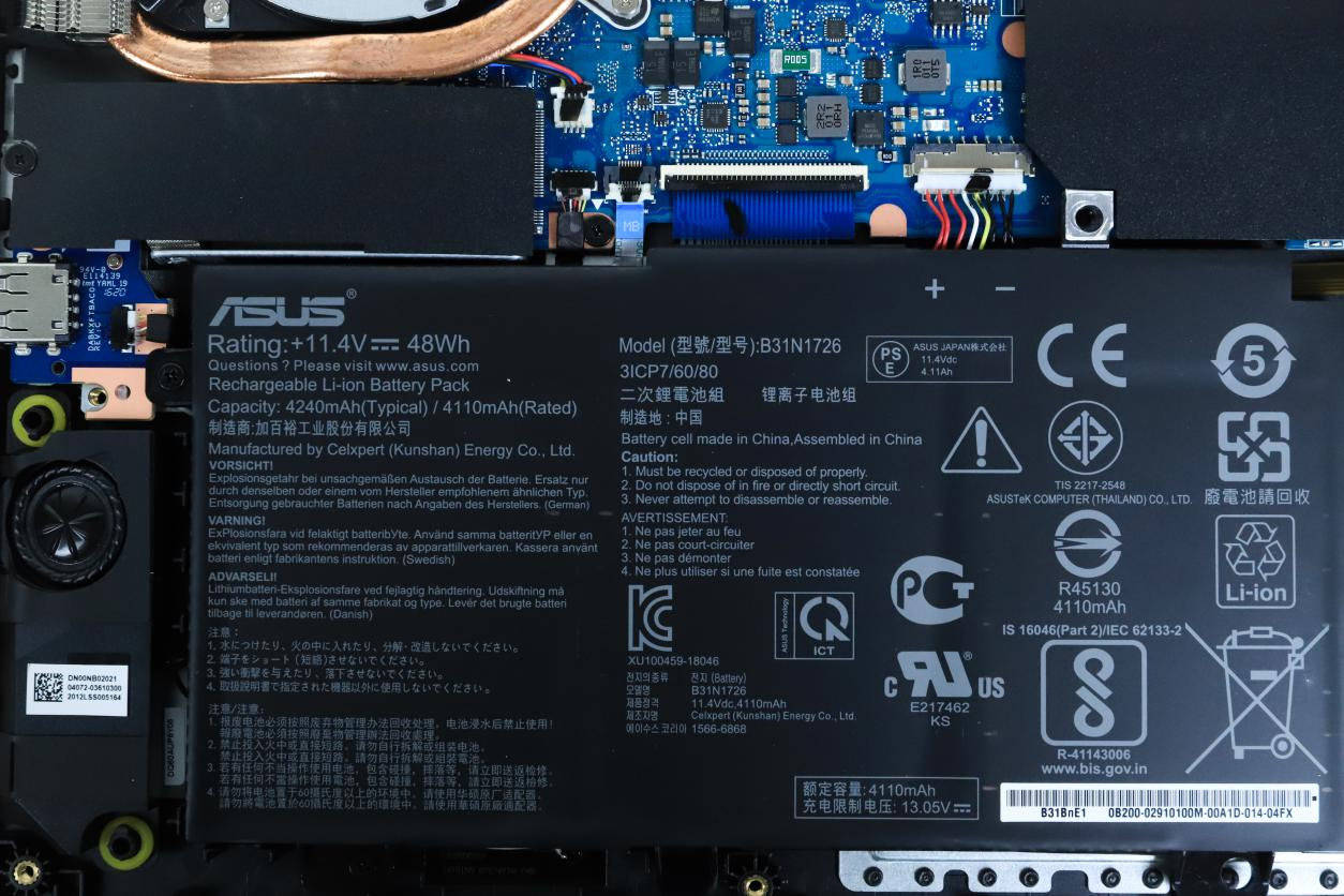 硬核但不乏味不只十代标压i7那么简单华硕飞行堡垒8游戏本评测
