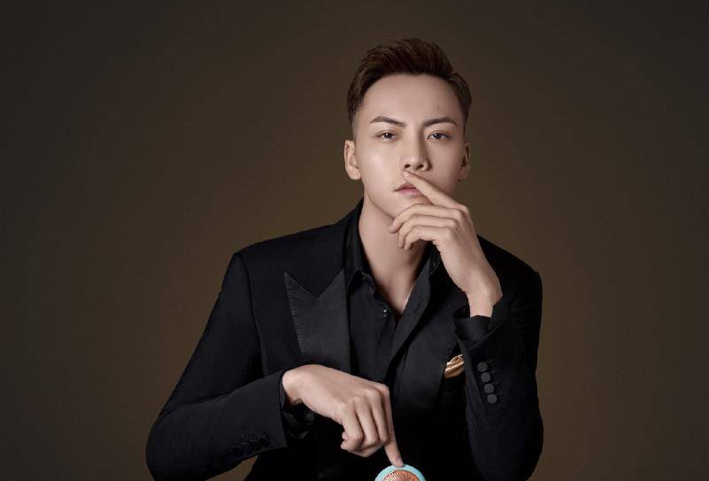 陈伟霆才是整容最成功的男星,蒜头鼻动刀无数次,怪不得颜值爆表