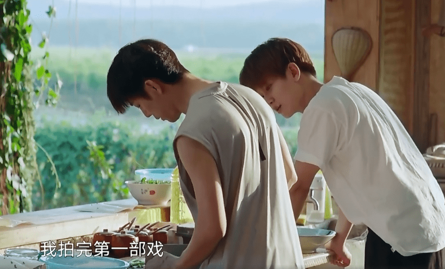 原创任嘉伦出道初期生活艰苦为省钱学做饭一道菜撑两顿饭