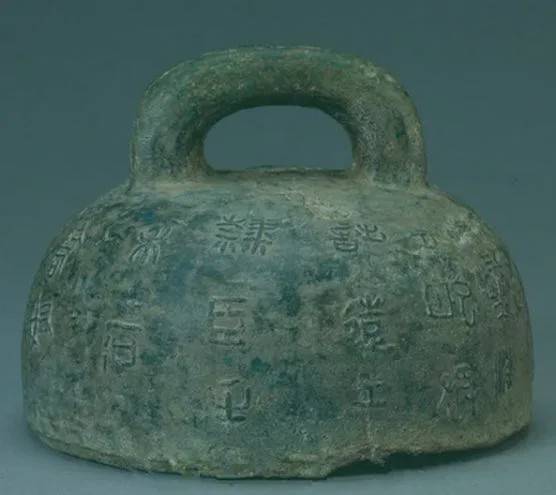 "秦权",顾名思义,权乃秤砣,秤锤,秤权,是悬挂秤杆之上可以移动的称重