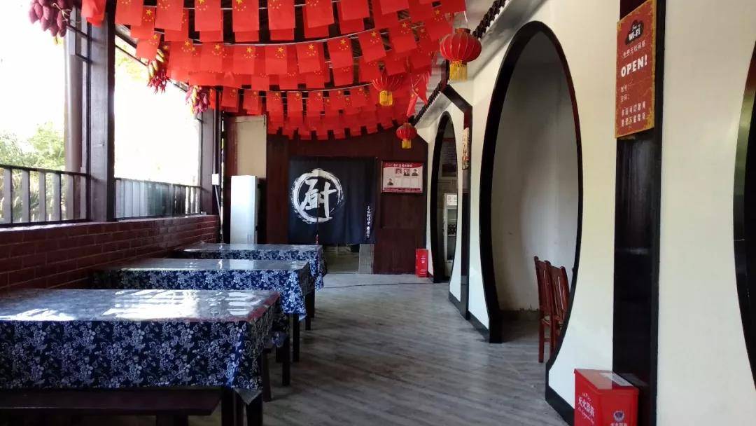 07再吃一顿红米饭红米饭餐厅红军主题菜系丰富,能比较完善的复原,平江