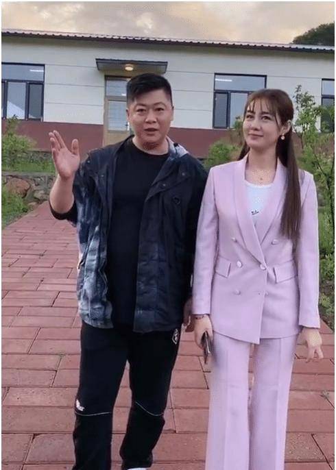 35岁谢永强娶95后小娇妻王小蒙近日豪宅曝光显荒凉