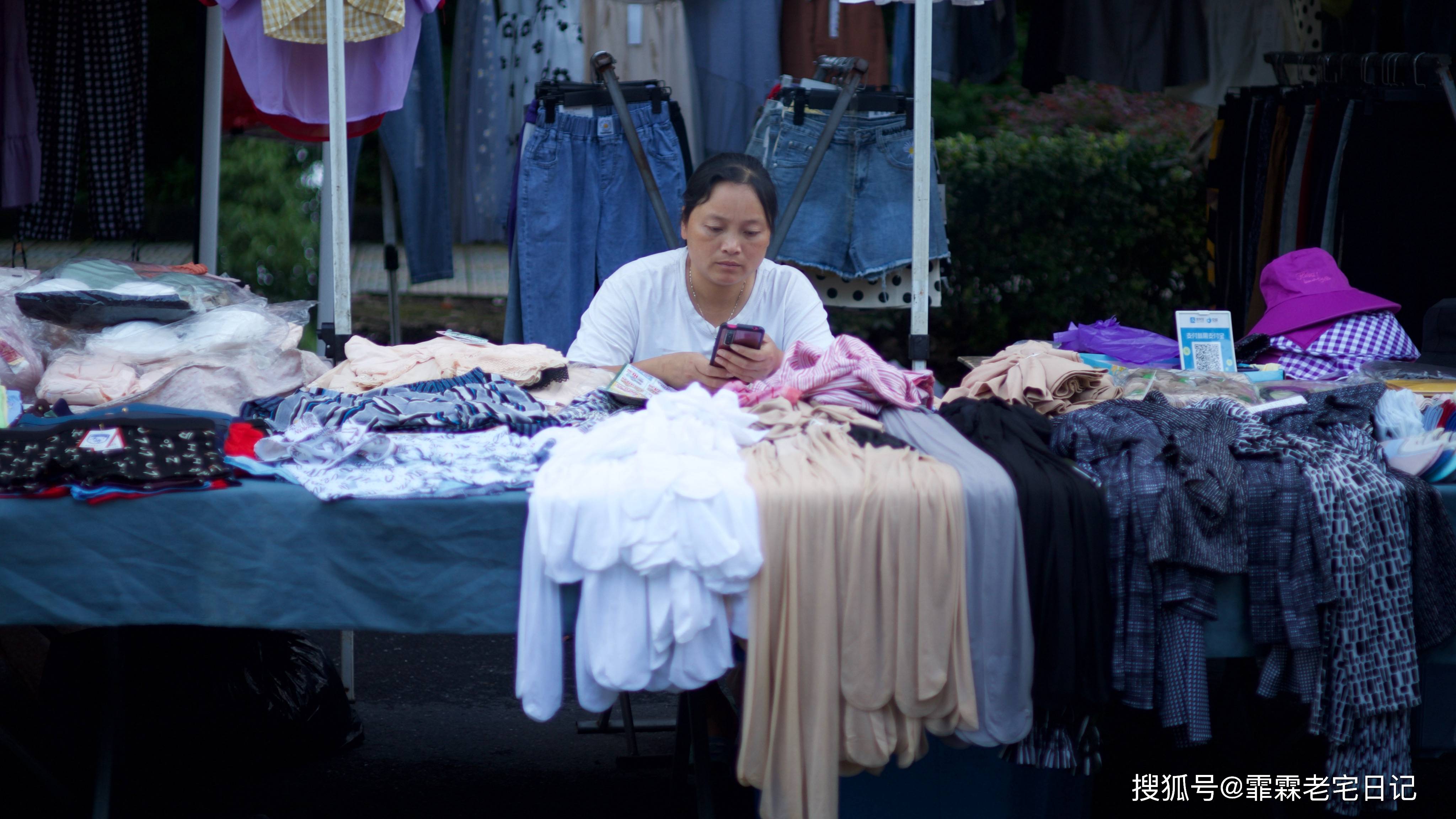 百闻不如一见,别人的地摊都在卖什么?