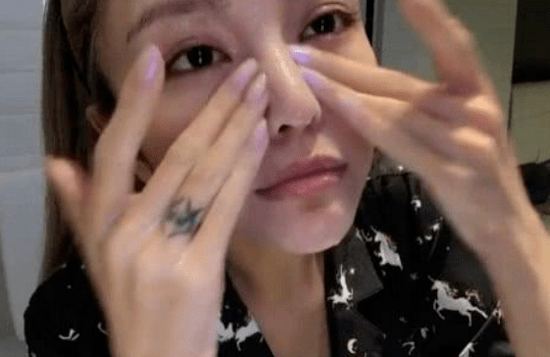 而且周扬青卸妆前后的样子,根本没有什么差距,在网红界里面,周扬青的