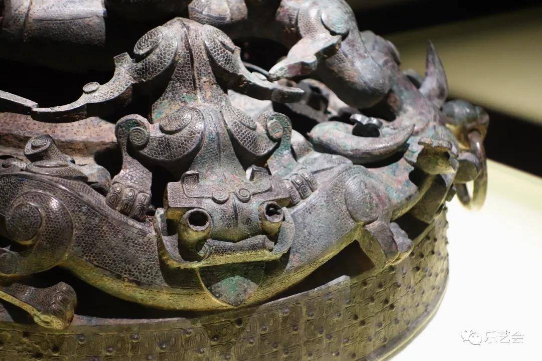 秦代小青龙,青铜毛毛虫:陕西历史博物馆青铜龙及延伸阅读_鼓座
