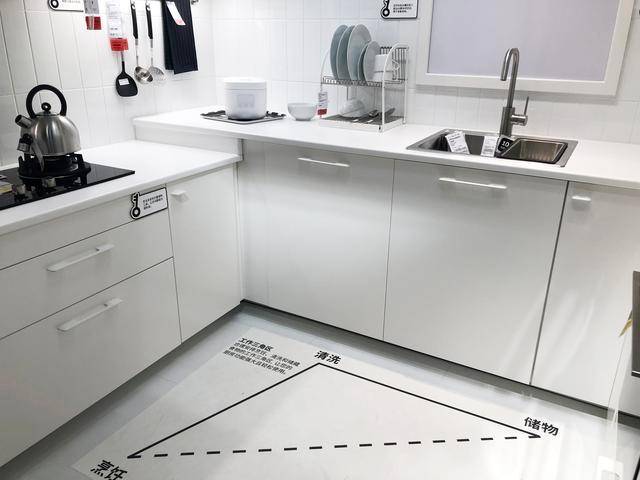 超过170cm,橱柜可以做到85-88cm,也可以选择做高低台面,水槽台面做