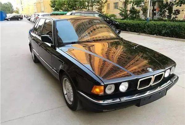 开启7系的v12征程第二代宝马7系e32