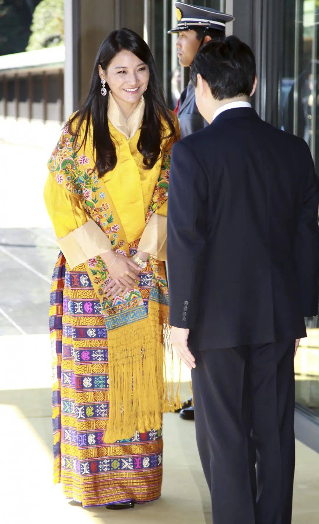人无完人吉增·佩玛王后小腿完美但身材也有缺陷她是生活在雪域