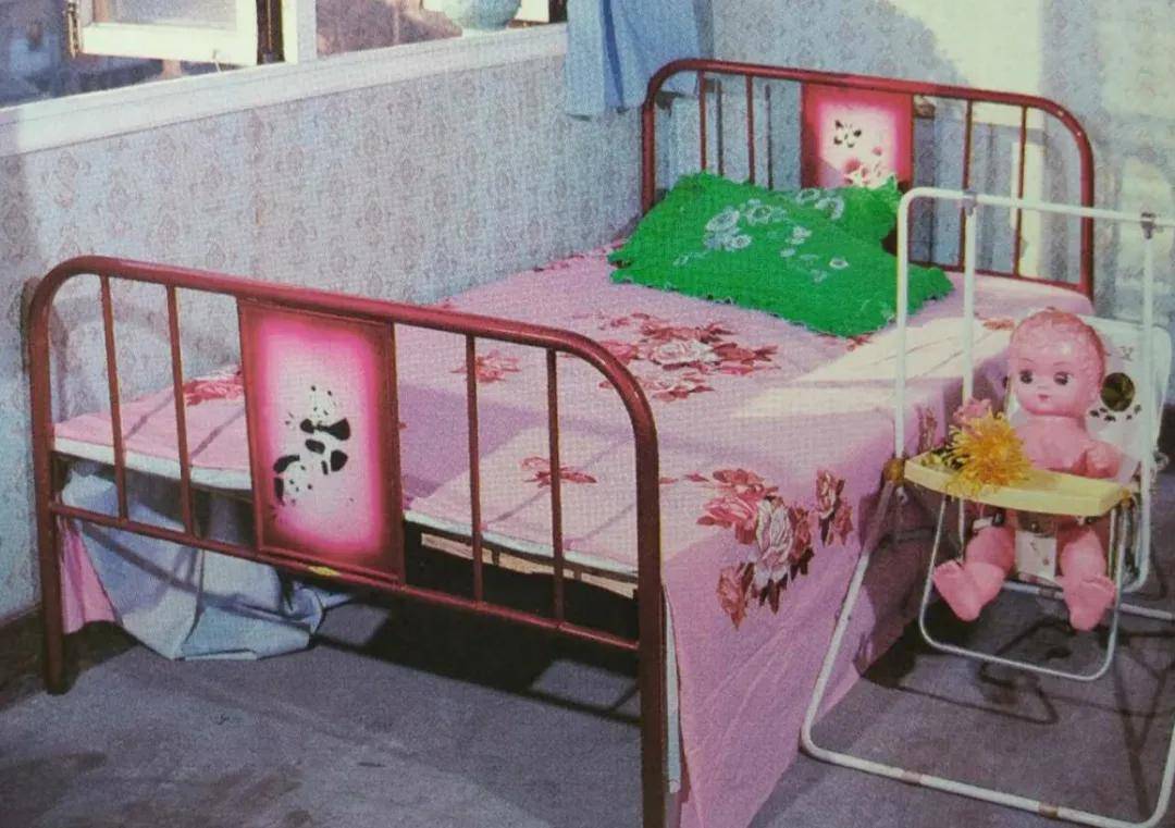 这张床是温州钢木家具厂生产的.