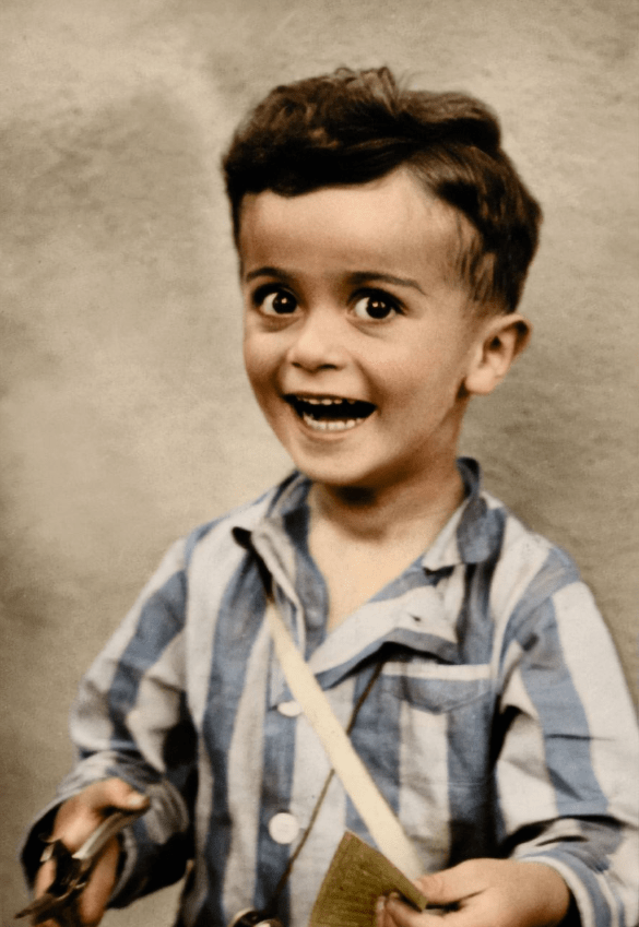 图为集中营里饥饿男子.图为集中营的孩子们.