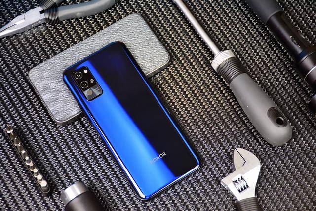 荣耀新款5g手机评测麒麟99040瓦充电还能进行红外测温