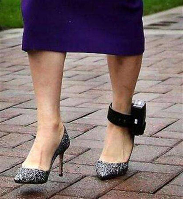 心疼孟晚舟的脚铐但被她优雅感染香奈儿脚踝包被她带火