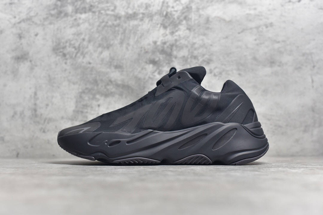 阿迪达斯黑魂 adidas yeezy 700 mnvn 黑武士反光椰子老爹鞋