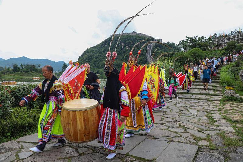 花溪地戏图片