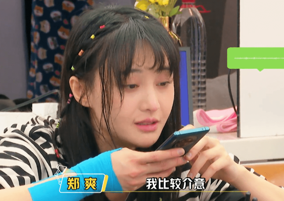 郑爽有个闲鱼账号,专门用来卖她的二手产品,一般明星很多衣服,鞋子