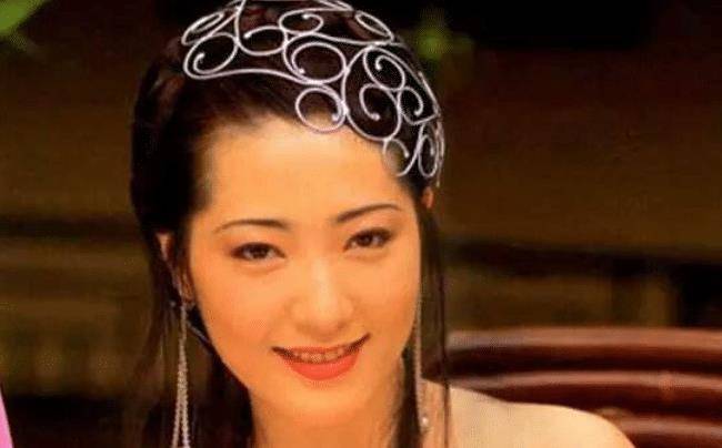 杨思敏凭借身材走红娱乐圈,表演非常敬业,受到众人钦佩