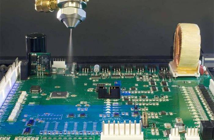 达不到产品小型化基本需要; 4,三防漆过厚返修麻烦,需返修的电子产品