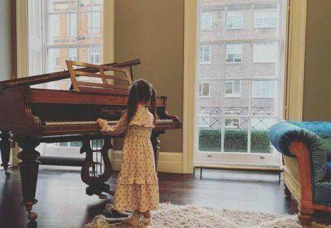 原创周杰伦昆凌为儿子庆生,网友:羡慕他家的森林影院