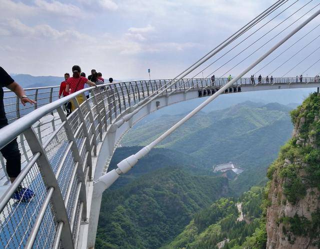 玻璃栈道发生什么事?为何突然"遇冷"了?游客:傻瓜都知道