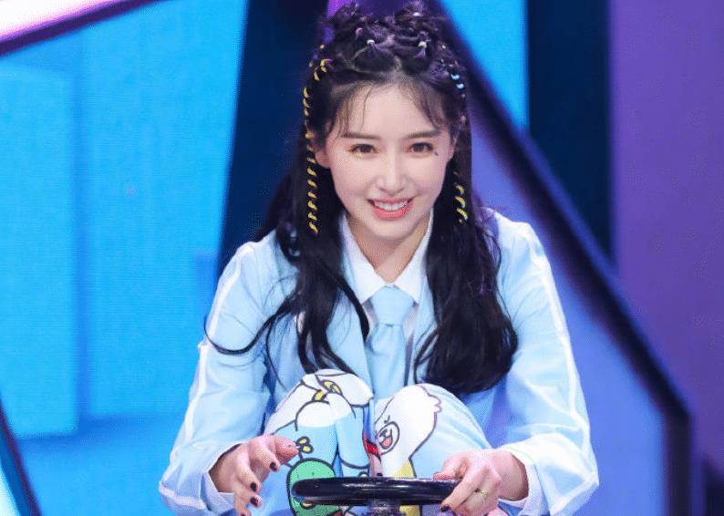 《快本》下期迎来女团选秀,两位导师也来了,这阵容绝对不换台了!_王鸥