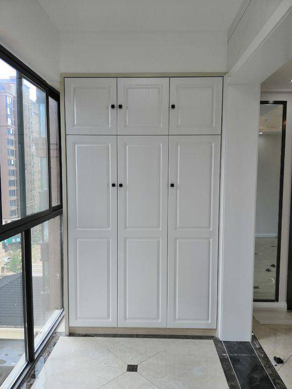 平面图 全屋都是定制的柜子包括入户的鞋柜,餐厅储物柜,厨房,阳台