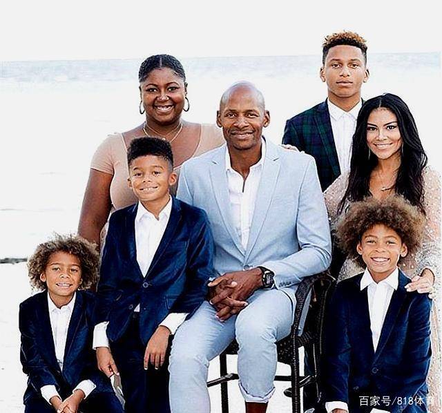 雷-阿伦与4子1女共享天伦!妻儿为他理发,君子雷神似德雷克斯勒