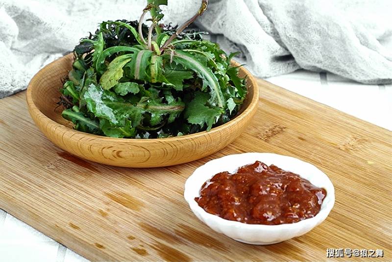 1种被名字"耽误"的野菜,根却如此珍贵,采回家1斤能卖26_碟子