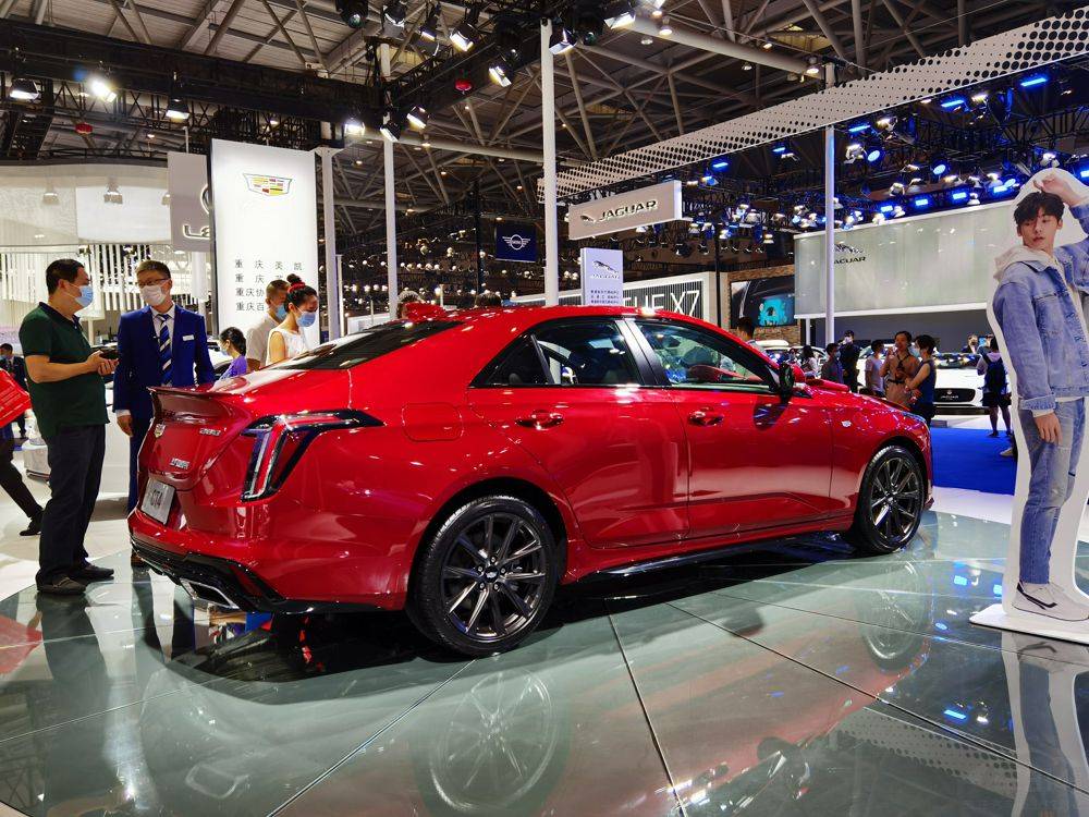 ct4亮相重庆车展,这才是驾驶者之车该有的样子_凯迪拉克