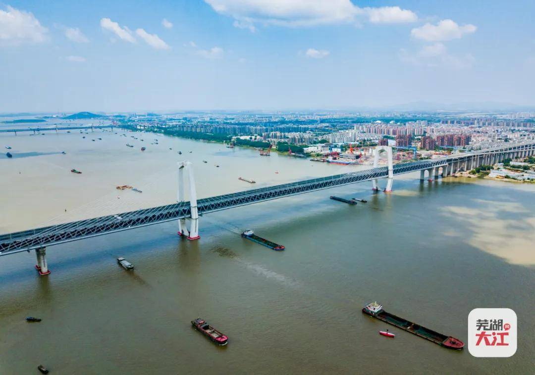 最新航拍芜湖长江三桥通车倒计时