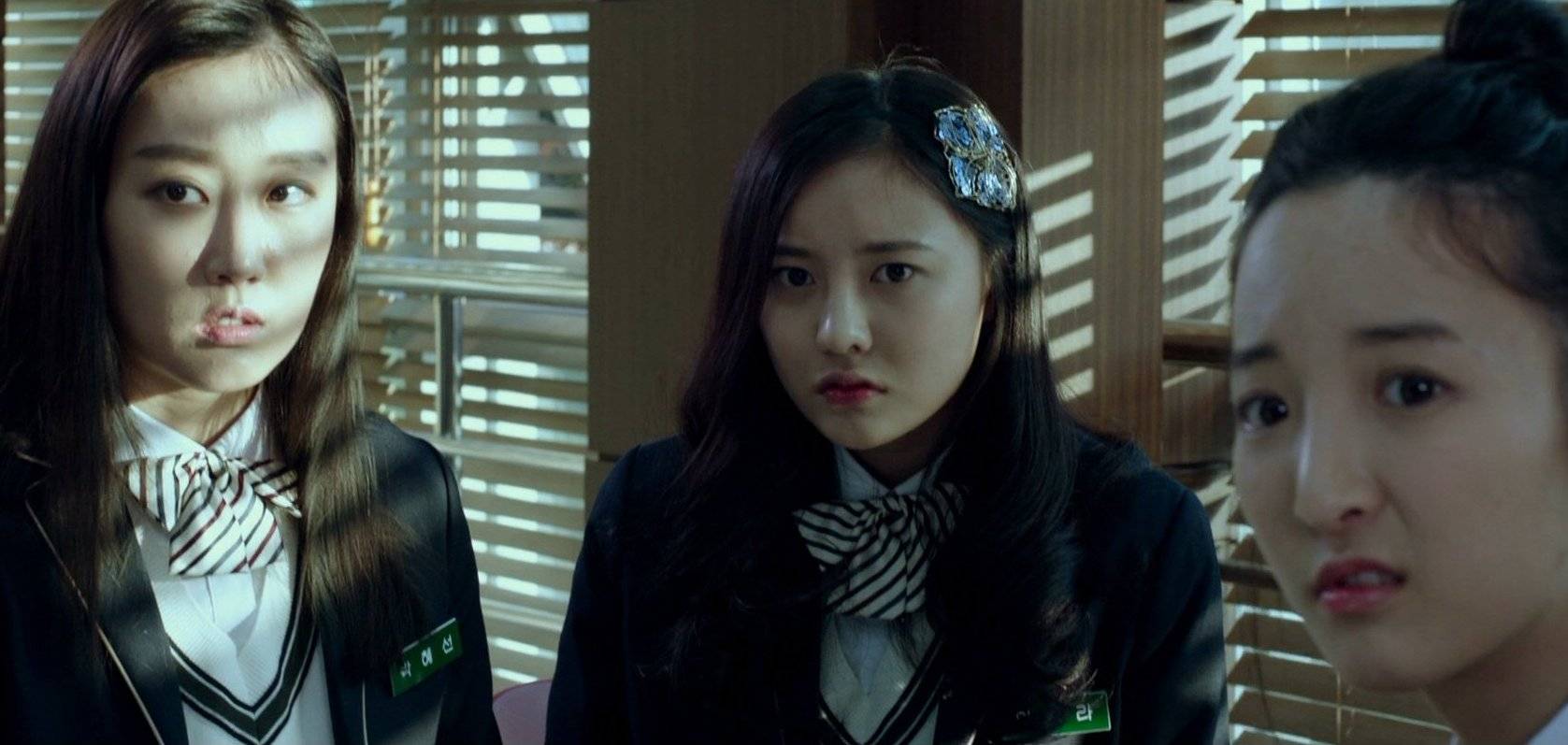 原创《蚯蚓》:这个残酷又现实的社会中,谁才是真正的蚯蚓呢?