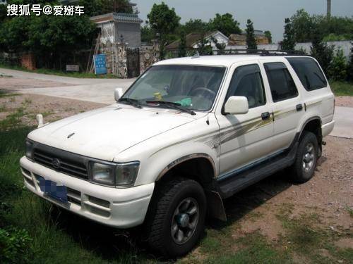 8岁那年丰田海拉克斯2200来到了我们家,如今我老了,它还在