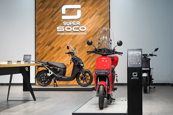 速珂创始人&ceo谢玉贤直播发布了全球旗舰踏板智能锂电摩托车cpx,成为