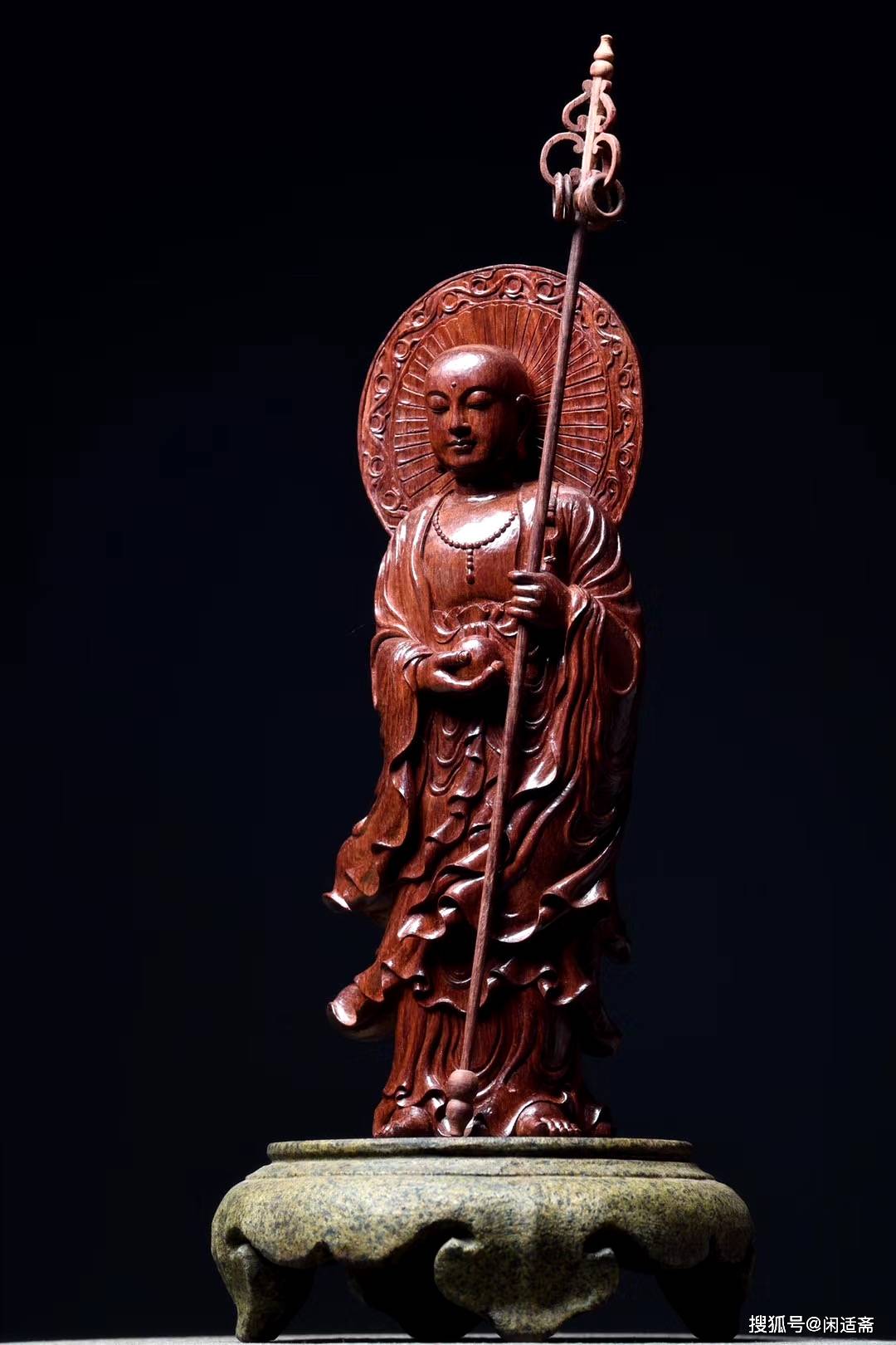 黄花梨木雕摆件,地藏王菩萨立像_袈裟