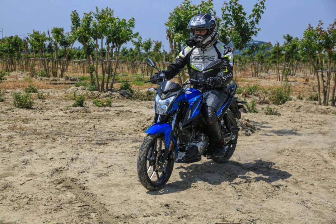 胖虎试驾七千多块还能磨膝的宗申z0你还想怎样