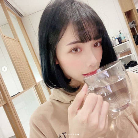 闪亮亮表示最近过于劳累整个人提不起精神,闺蜜看到后拉着她去按摩