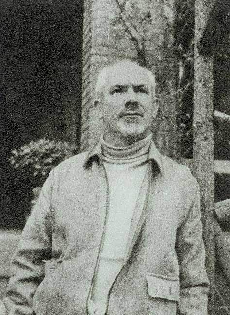 原创伏击日军,左齐右臂中弹昏迷,王震令:找白大夫做手术