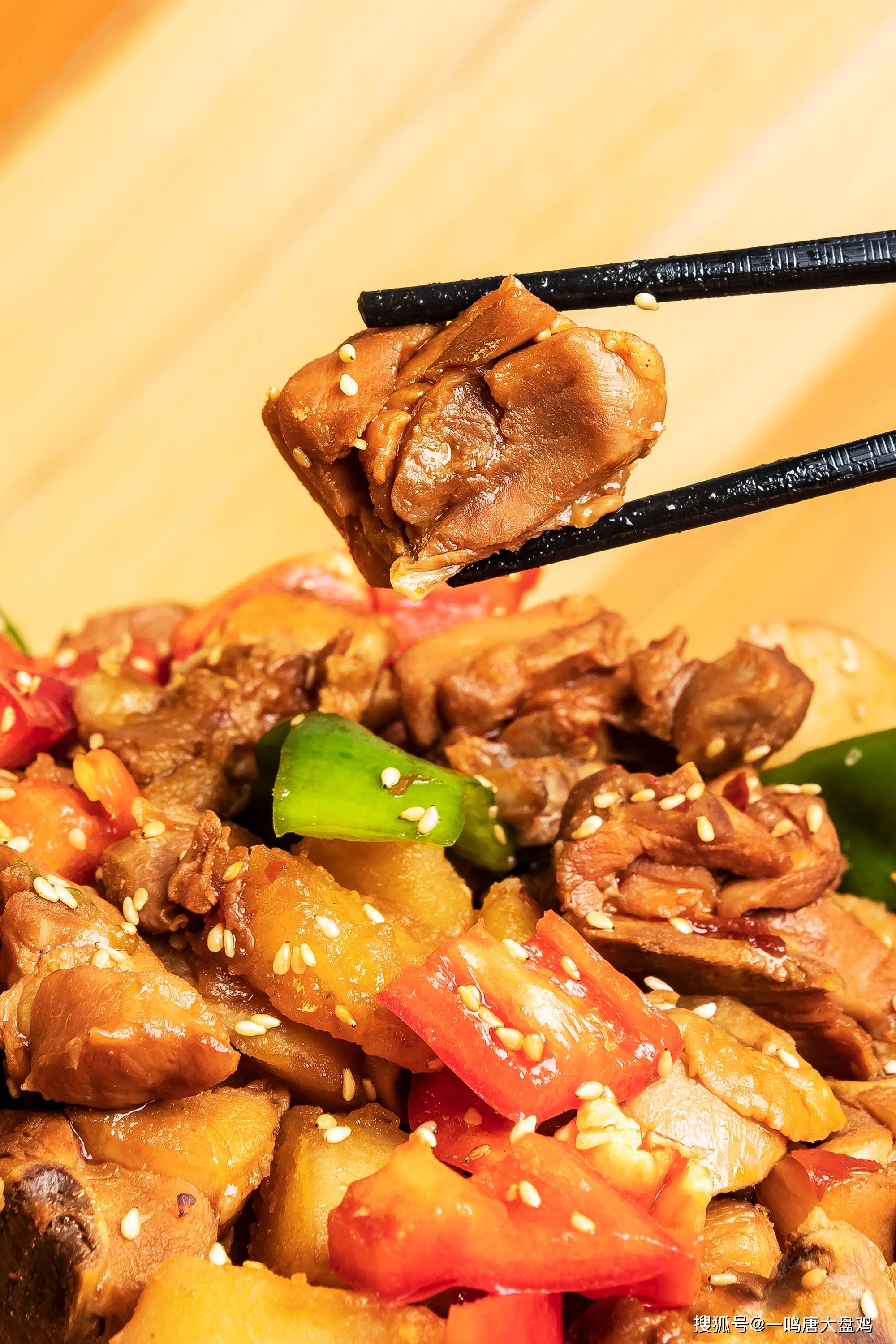 一鸣唐一人食大盘鸡的正宗做法是什么?新疆美食爱好者告诉你