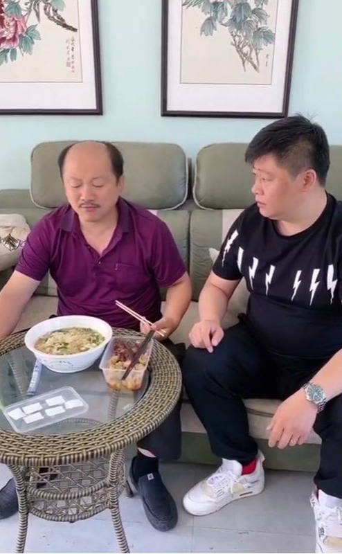 原创谢广坤近况流出豪车豪宅一样不落老婆竟是乡爱中的小蒙妈