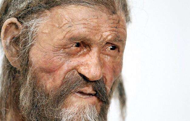 原创冰人奥兹是否身患"莱姆症",他关节处的纹身,有可能是治疗痕迹