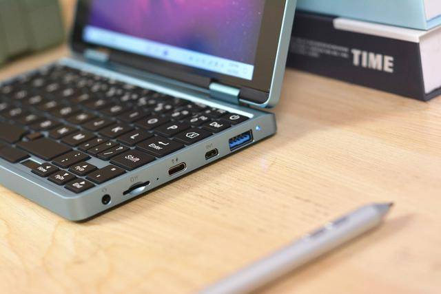 国产推出7寸触摸屏笔记本,酷睿m3-8100y处理器,小到能装进口袋_屏幕