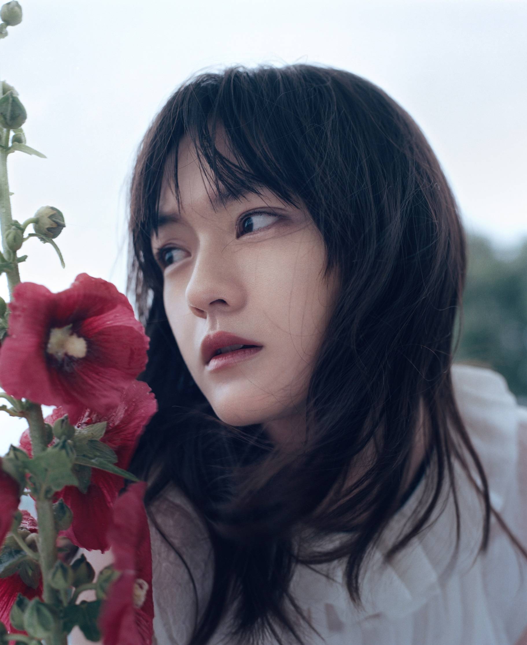 文淇青空滤镜美图出炉!夏日电影氛围感十足