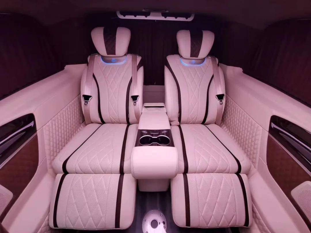 奔驰迈巴赫vs780,这样一款v级改装商务车需要多少钱?