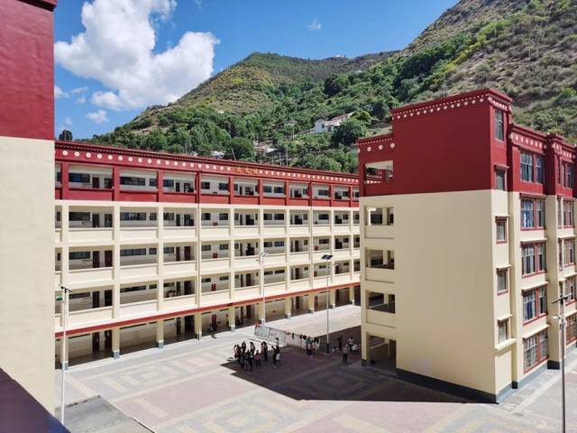 千里"姻缘"一线牵,思源红科喜相连,仁和思源赴木里县红科中学首次结对